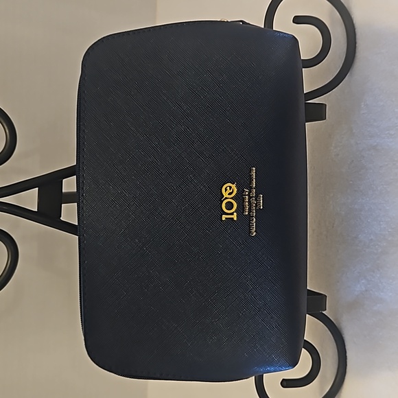 Qantas Aviation Navy Red Business Class Centenary 100 Years Amenity Cosmetic Bag - Picture 4 of 8